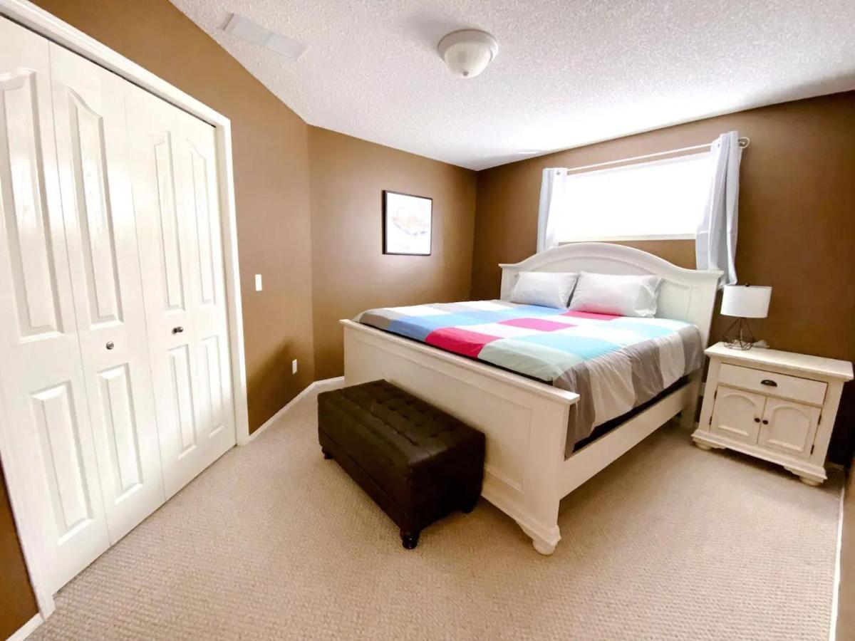 Private, Spacious, & Bright Home YYC Dış mekan fotoğraf