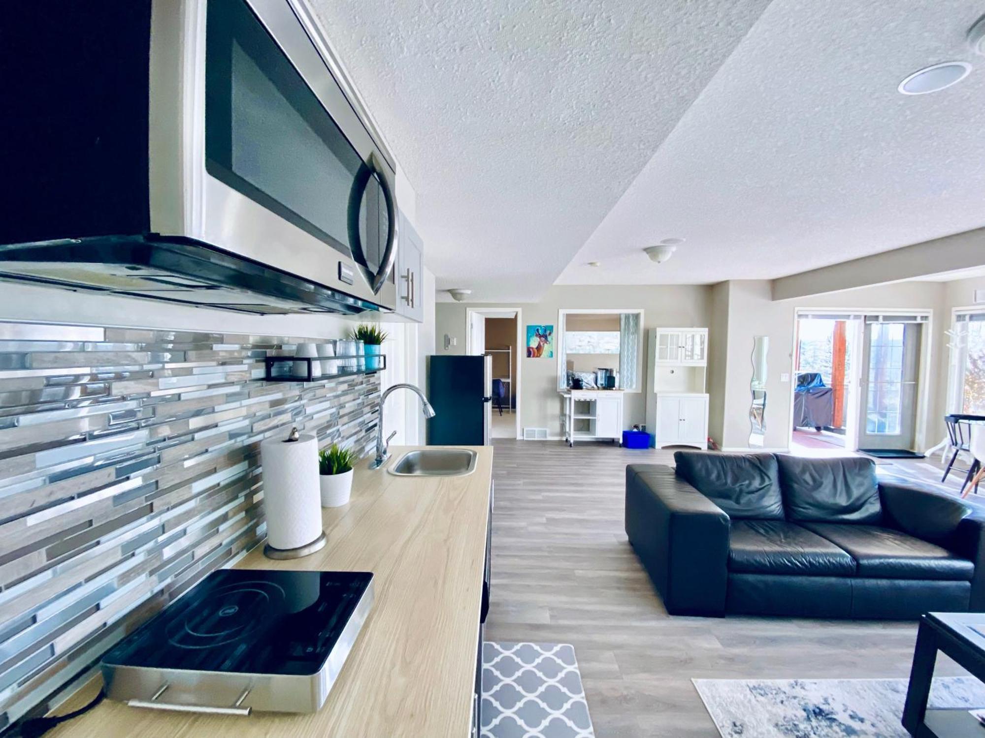 Private, Spacious, & Bright Home YYC Dış mekan fotoğraf